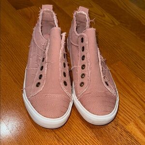 YOKI Pink slip on shoes